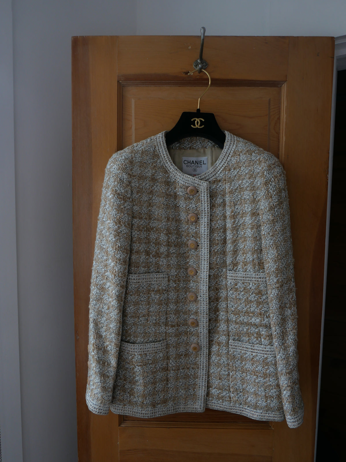 1993 ICONIC SAND TWEED JACKET, SIZE 34