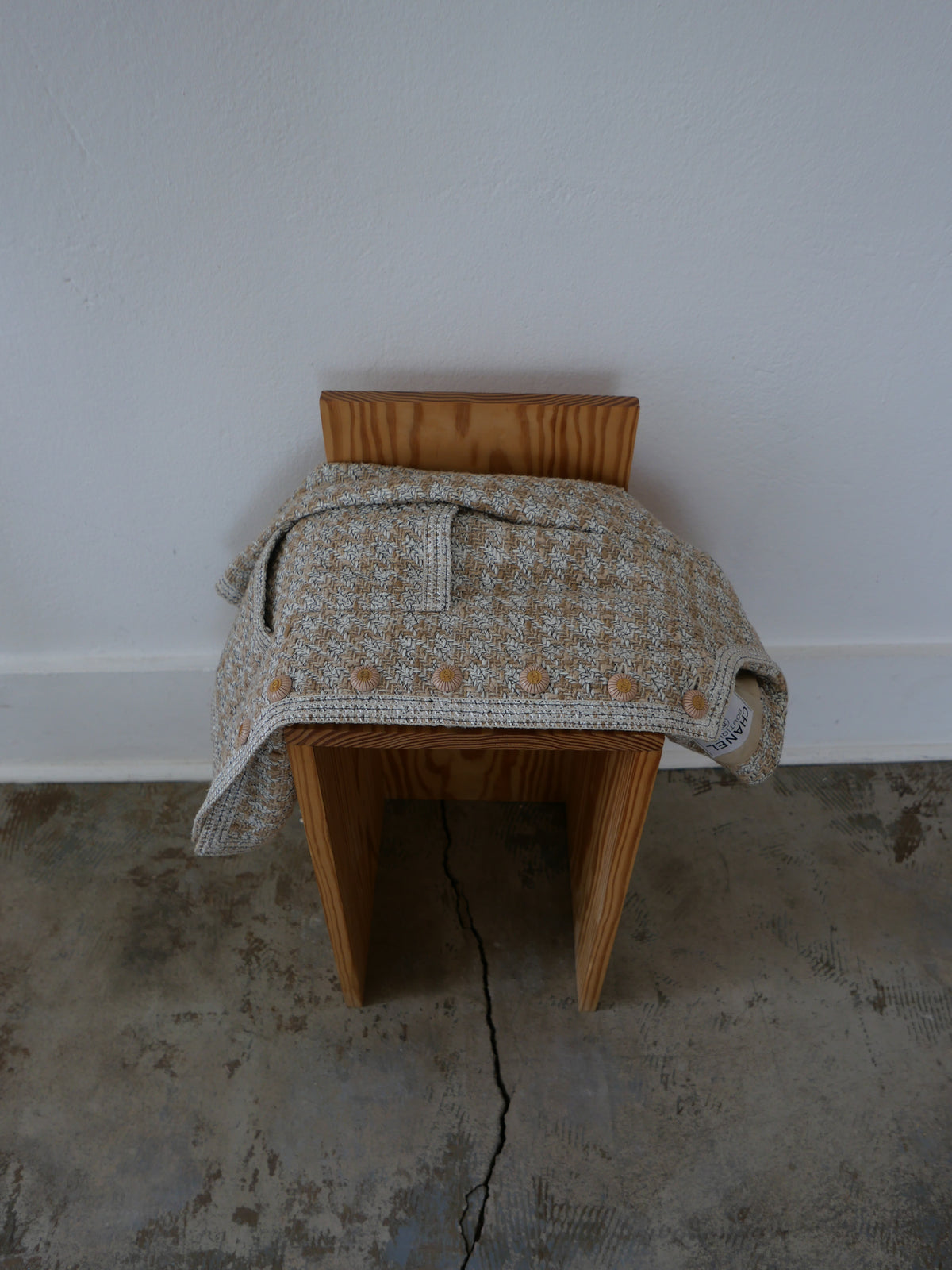 1993 ICONIC SAND TWEED JACKET, SIZE 34