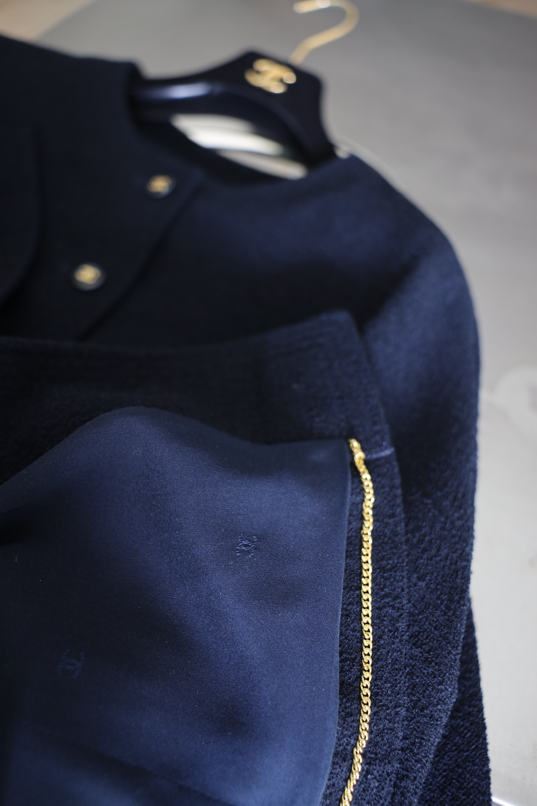 1995 NAVY COLLARLESS BOUCLÉ JACKET, SIZE 40