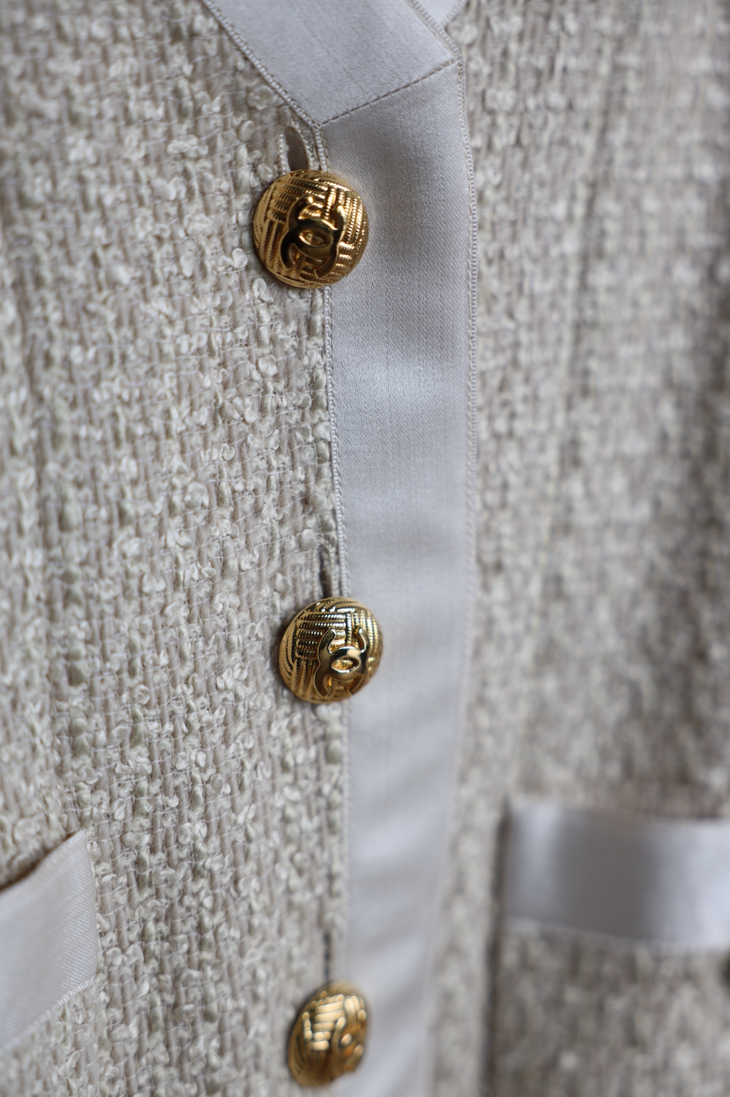 1990 CREAM SATIN TWEED, SIZE 38