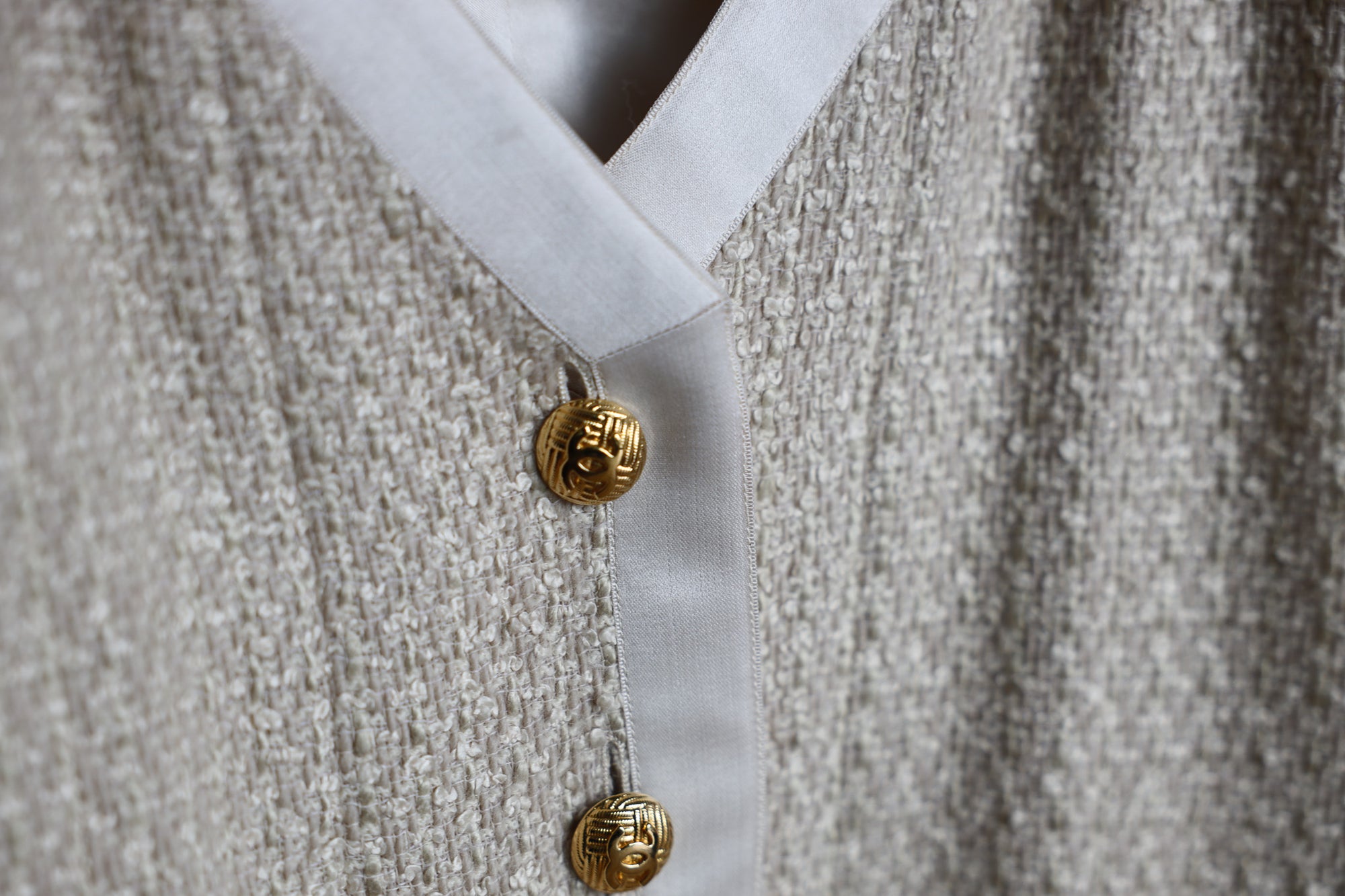 1990 CREAM SATIN TWEED, SIZE 38
